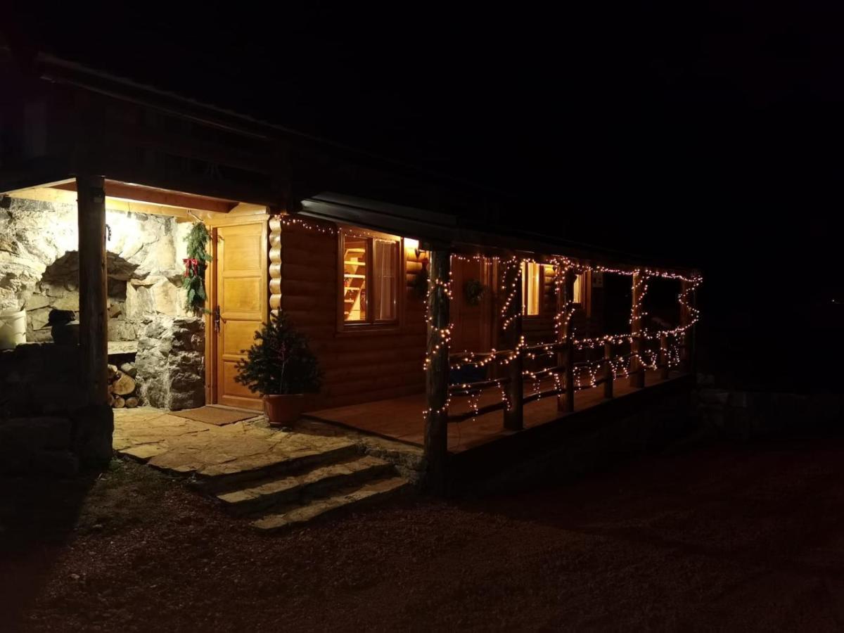Koliba 30Svibnja Villa Perusic ภายนอก รูปภาพ