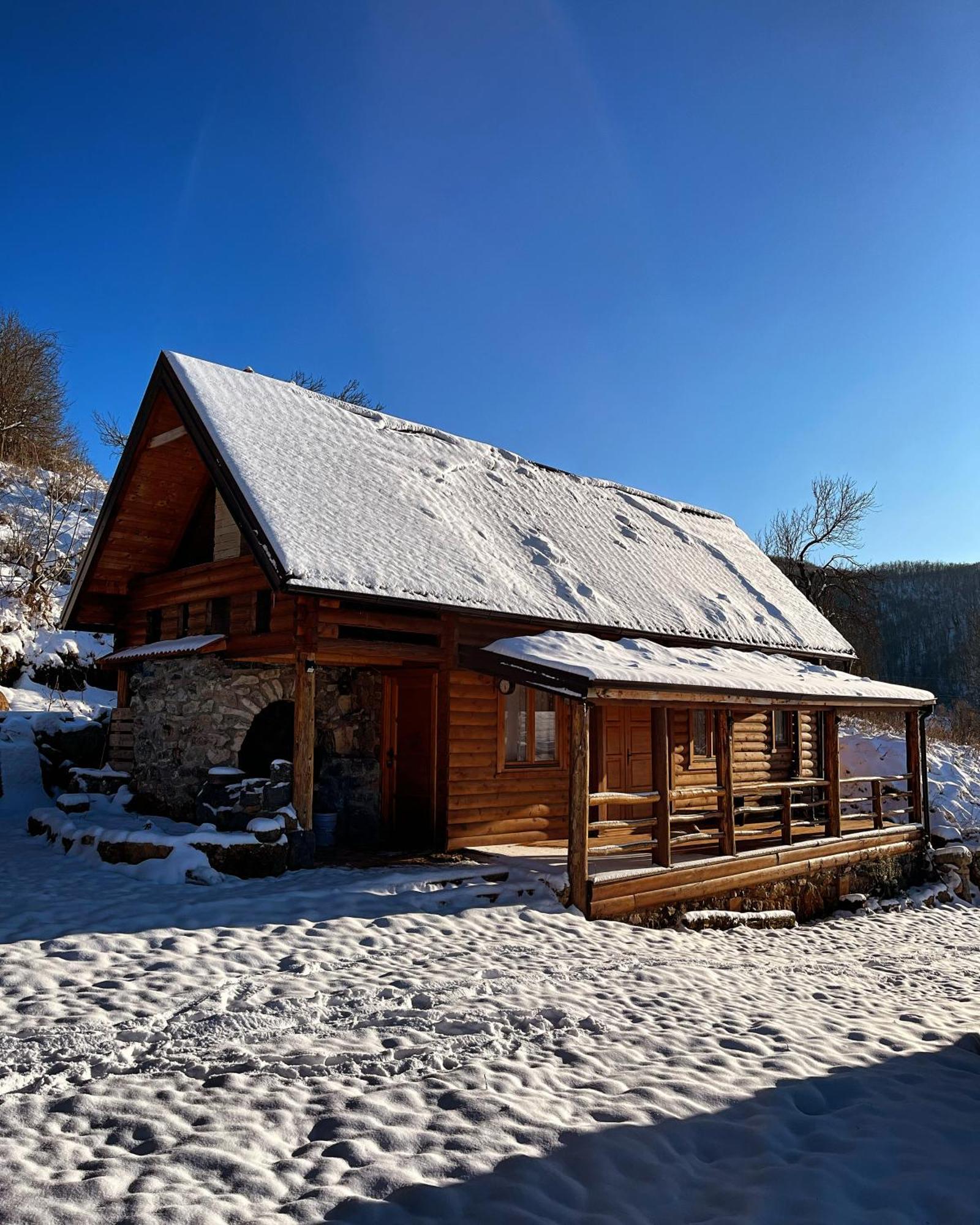 Koliba 30Svibnja Villa Perusic ภายนอก รูปภาพ